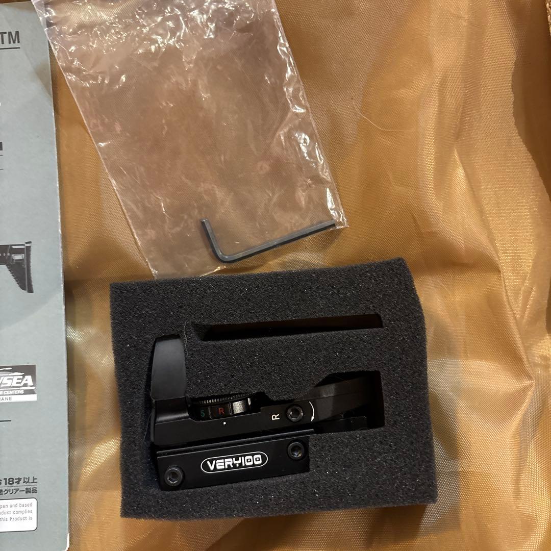 次世代電動ガン SCAR-L CQCタンカラー マガジン3本付き