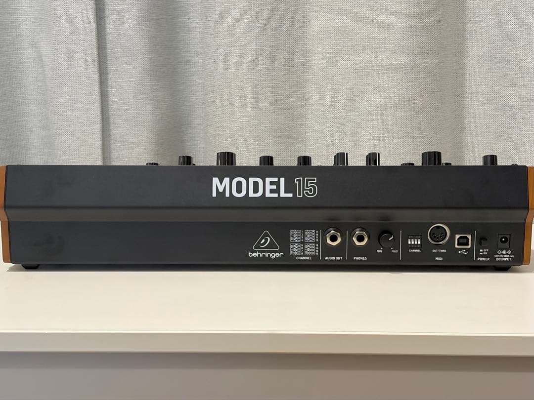 BEHRINGER ベリンガー MODEL 15 モジュラーシンセ ユーロラック