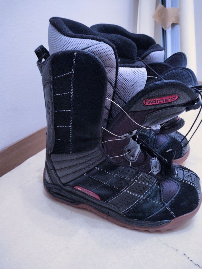 K2 スノーボードブーツ ブラック/グレー.表面バックスキンタイプ。