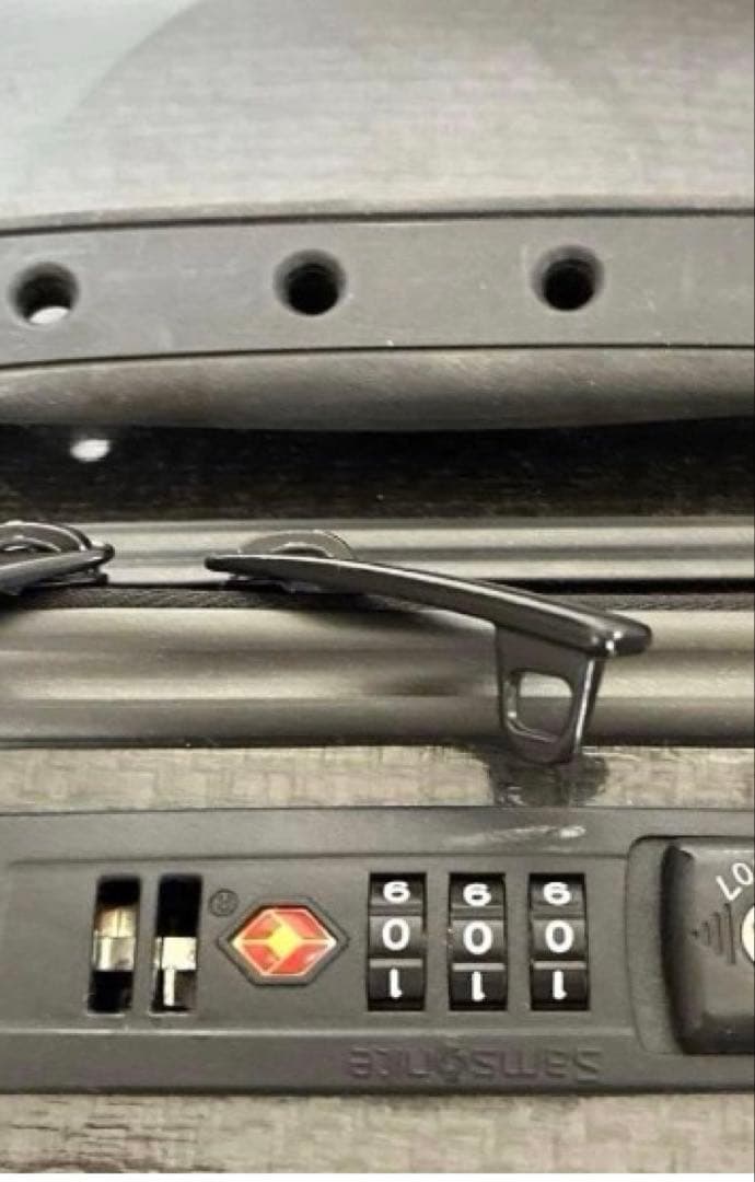 サムソナイトブランド キャリーケース ブラック６８ℓ超軽量【値下げ】