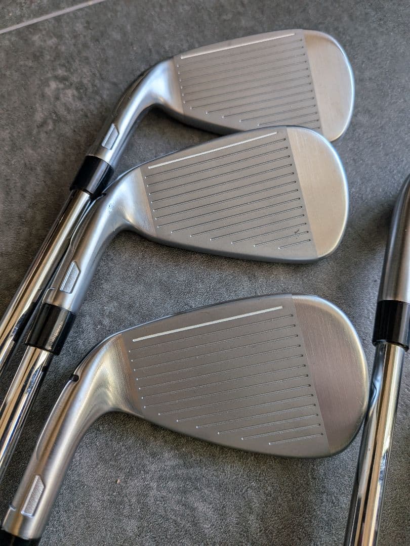 ●ほぼ新品　ラウンド未使用●Qi アイアンセットPW-6 5本i フレックスS