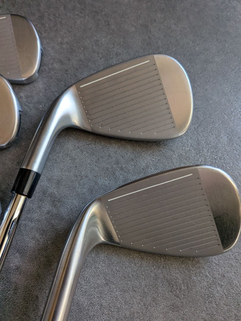 ●ほぼ新品　ラウンド未使用●Qi アイアンセットPW-6 5本i フレックスS