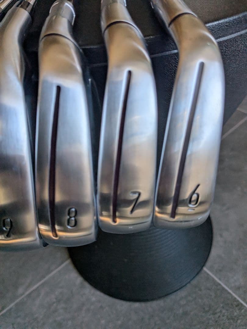 ●ほぼ新品　ラウンド未使用●Qi アイアンセットPW-6 5本i フレックスS