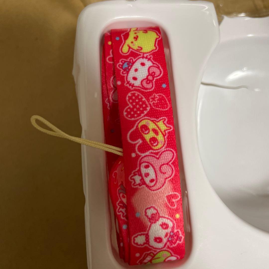 バンダイ たまごっち サンリオキャラクター 赤