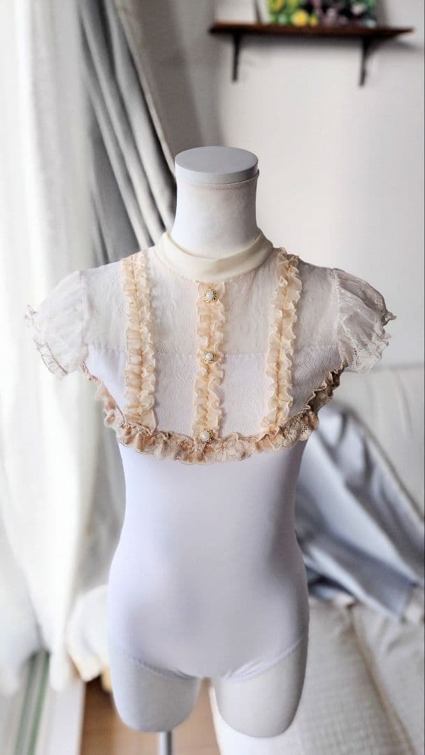 Ｓ～Ｍ／アイボリーフリルレースで贅沢エレガント。ロココ調宮廷ドレス娘役レオタード