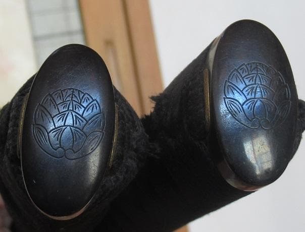 名品 抱茗荷紋図の黒漆菜種塗鞘打刀大小拵 特別保存刀装具鑑定書付