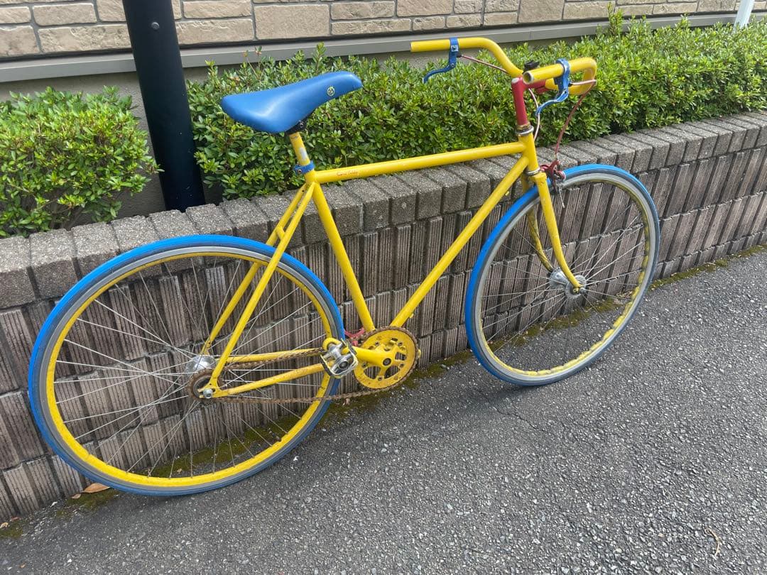 イエローとブルーのシングルスピードバイク