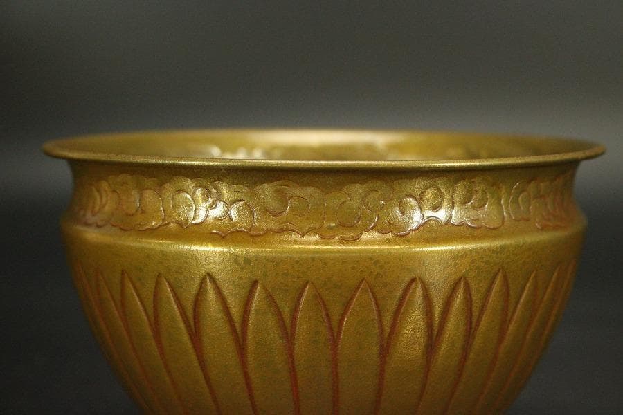 千家伝来 一ノ瀬宗也作 唐銅 雲蓮花弁彫刻紋 建水 共箱(LC848)