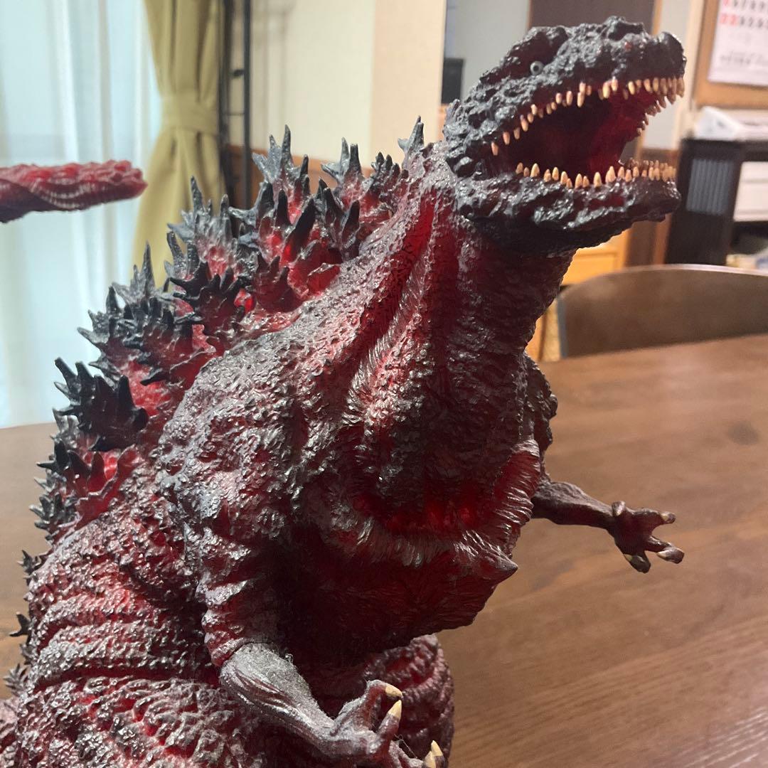 日比谷ゴジラスクエア　ゴジラ像　レッド・クリアVer. 東宝30cmシリーズ