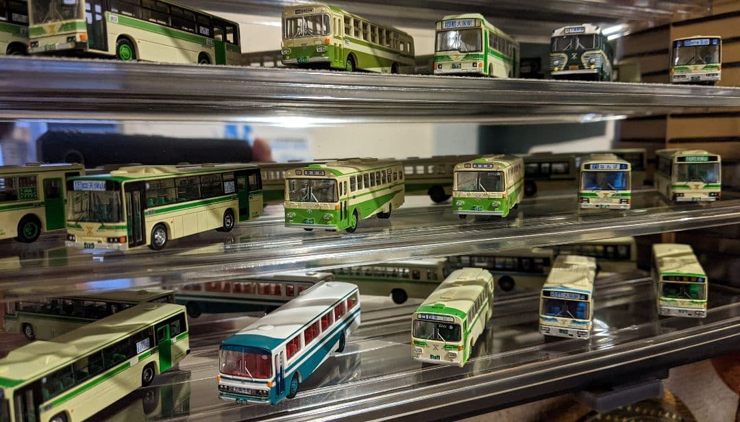 ミニチュアバス多数26台 ケース展示品【美品】