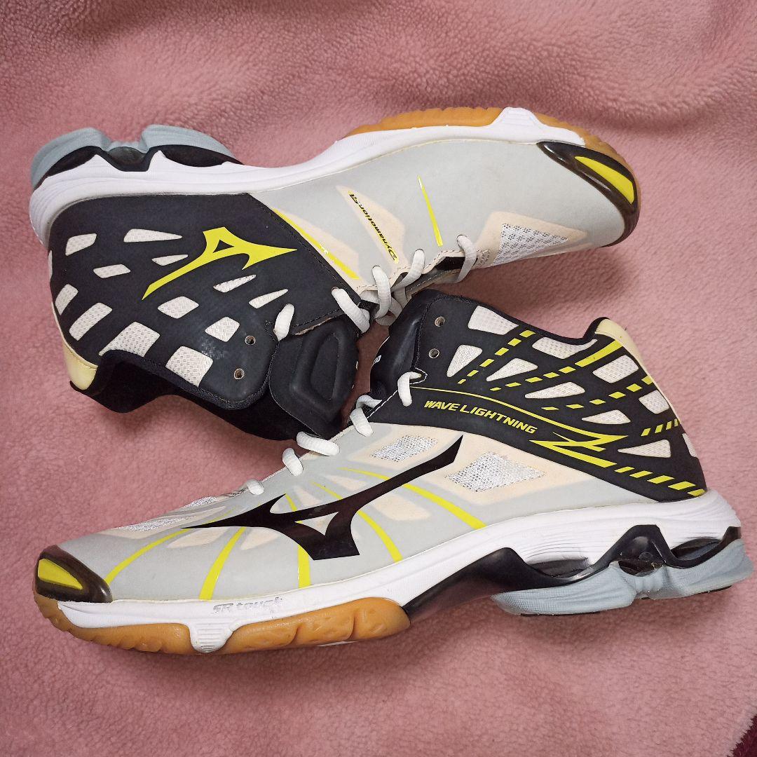 Mizuno ウェーブ ライトニング Z MID WAVE LIGHTNING