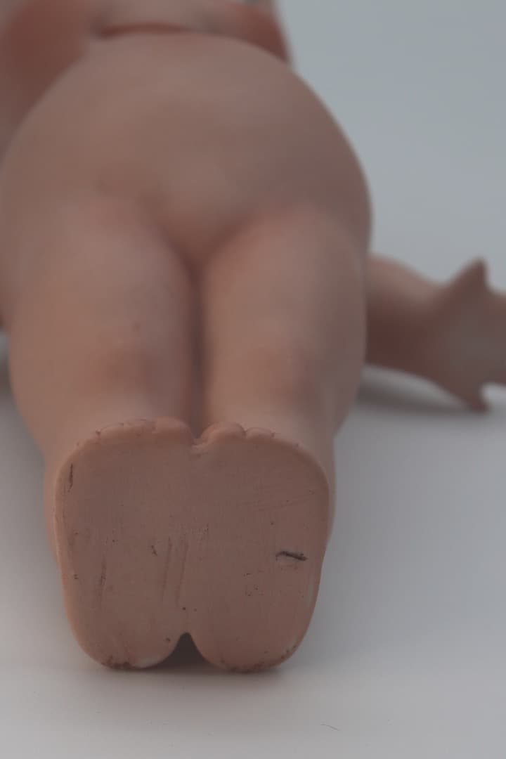 ケストナー製ポーセリン・キューピー、 ビンテージ陶器製人形 約22cm