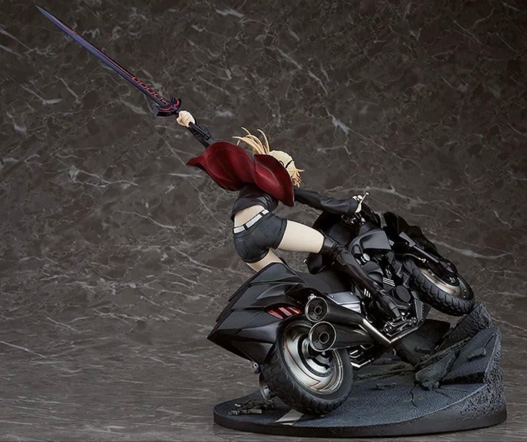 【新品未開封品】アルトリア・ペンドラゴン〔オルタ〕&キュイラッシェ・ノワール