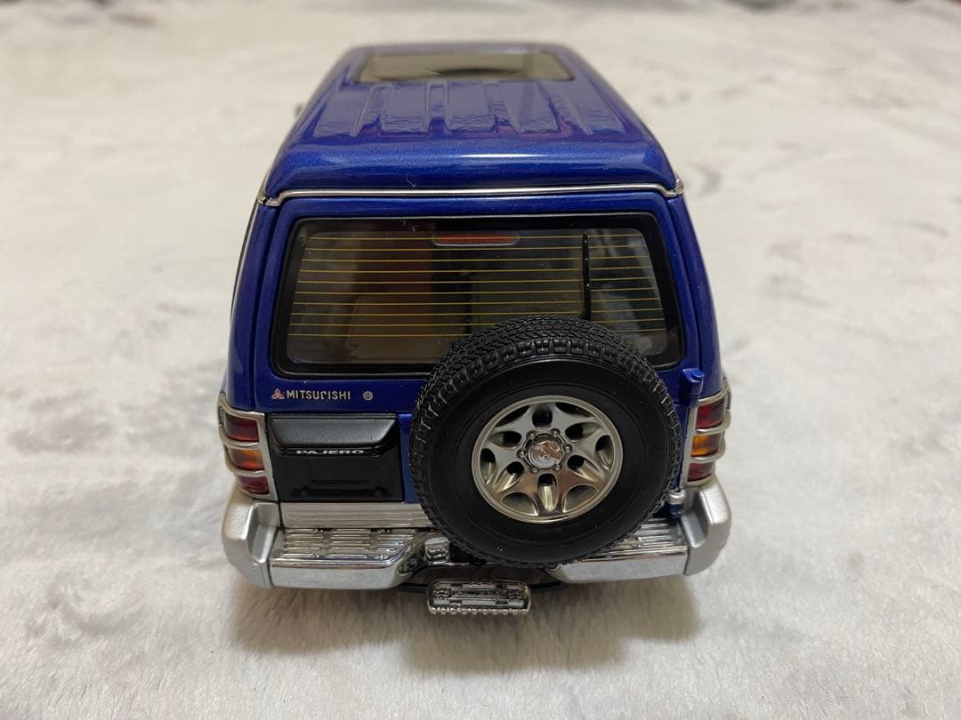 ミニカー AUTOart Mitsubishi Pajero 1/18