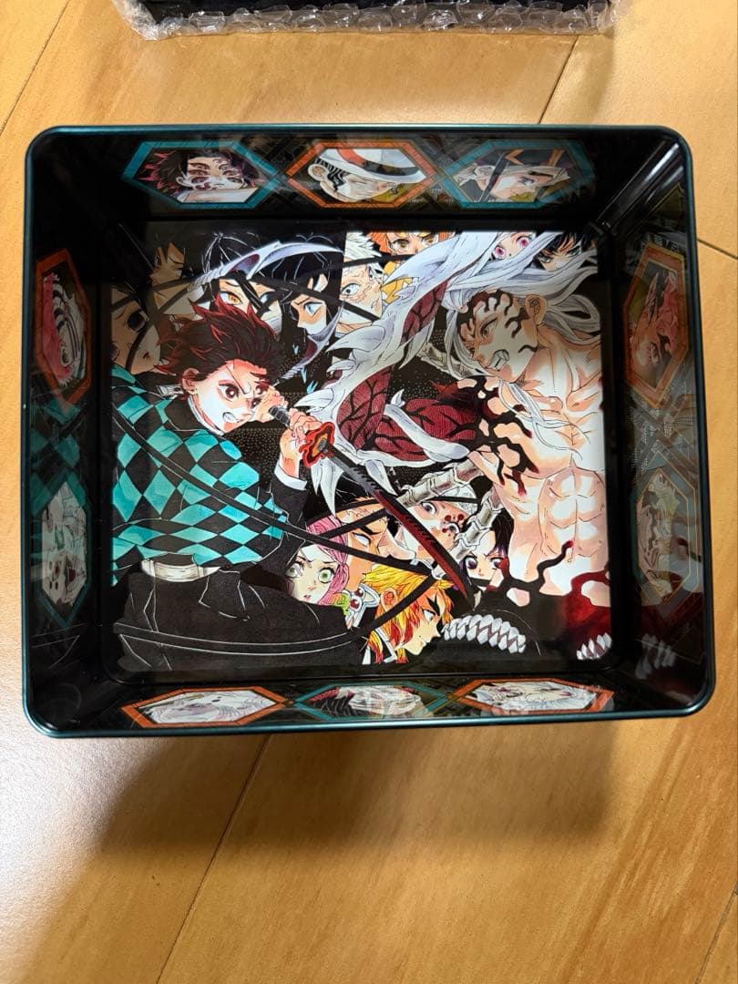 鬼滅の刃 コミックカレンダー2021 特製缶入り日めくりカレンダー