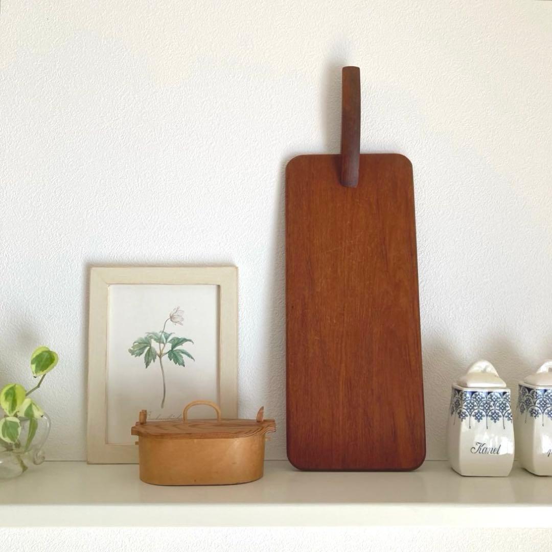 北欧ヴィンテージ　無垢材　チークのカッティングボード　持ち手付きトレイ