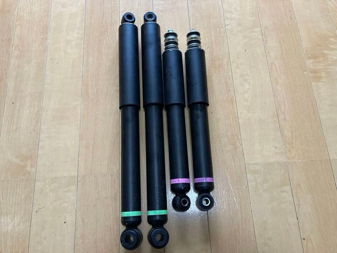 納車外し★ 200系 ハイエース DX 4WD ショックアブソーバー トヨタ