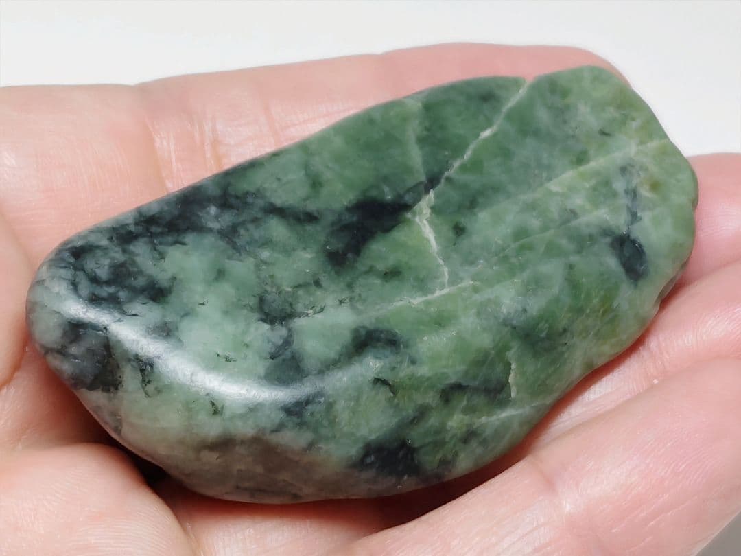 糸魚川166 翡翠 75g ヒスイ 原石 鑑賞石 自然石 誕生石 鉱物 鉱石
