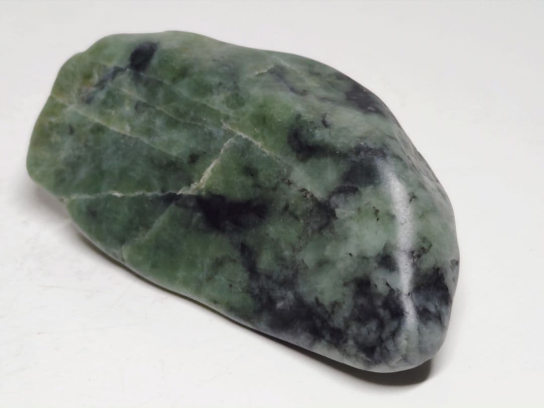 糸魚川166 翡翠 75g ヒスイ 原石 鑑賞石 自然石 誕生石 鉱物 鉱石