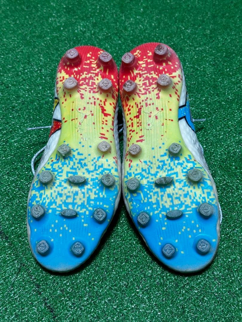 PUMA FUTURE 7 ヒートマップ　HG/AG サッカースパイク 白