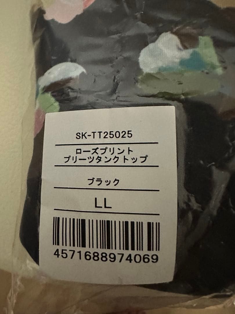 web限定　新作　SUKLA ローズプリントプリーツタンクトップ　LL ブラック