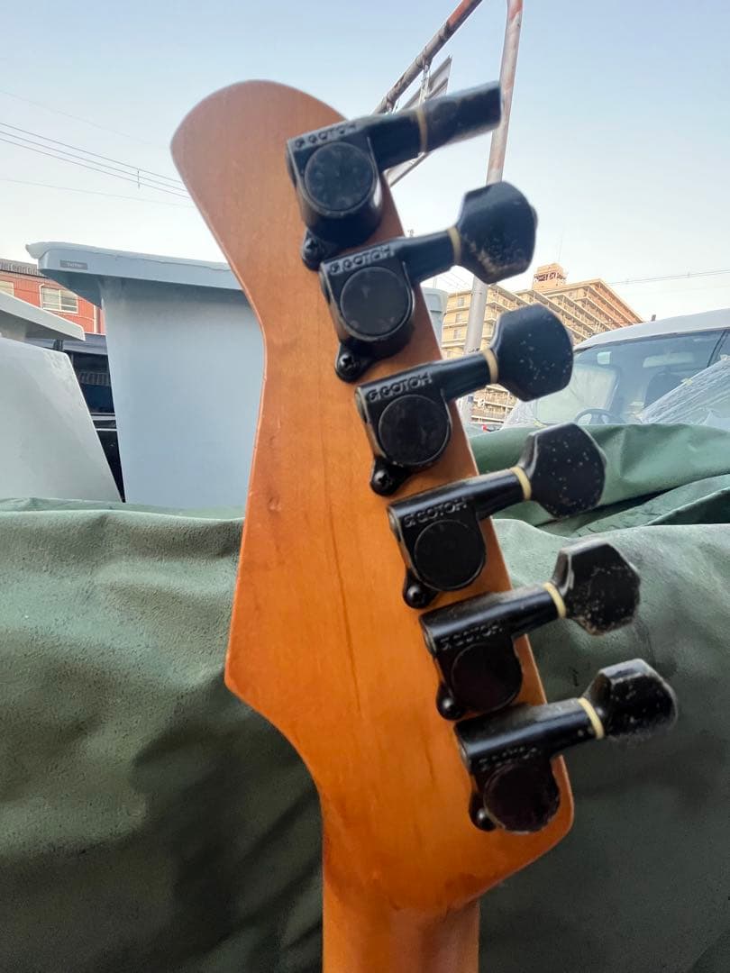 FERNANDESエレキギター 革のギターケース・新品弦6個　引取の方は2万円❗️