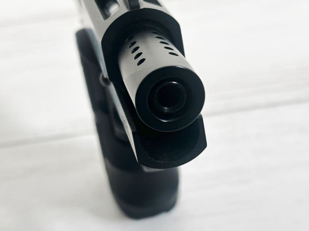 V10 Ultra Compact ブラック ガスガン　東京マルイ