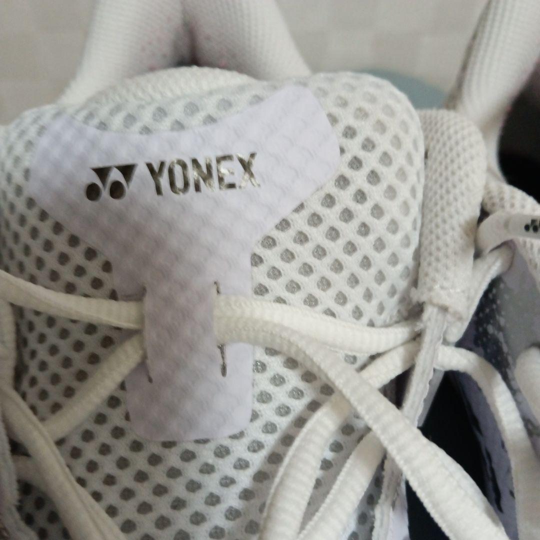 YONEXパワークッション バドミントンシューズ ホワイト２４㌢