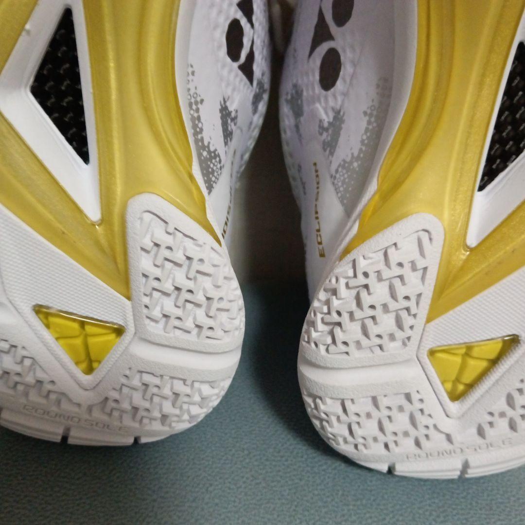 YONEXパワークッション バドミントンシューズ ホワイト２４㌢