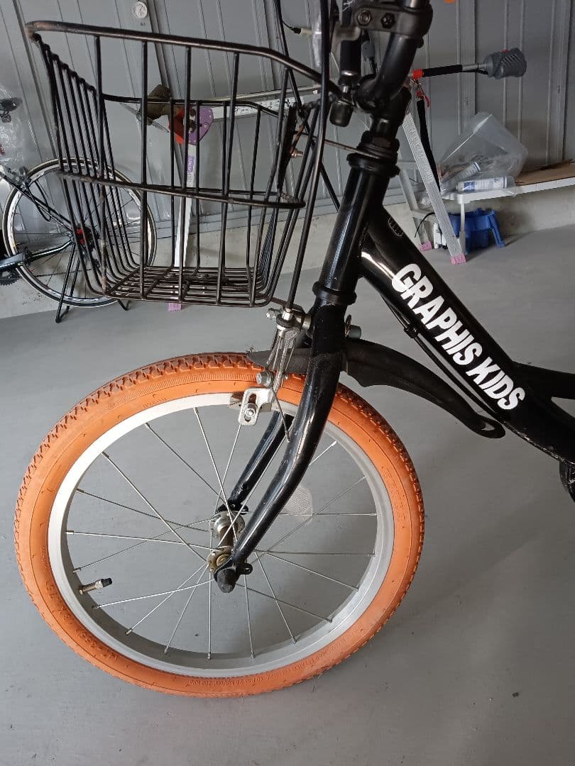 18インチ　男の子　GRAPHIS キッズ自転車 黒/オレンジ/黄色