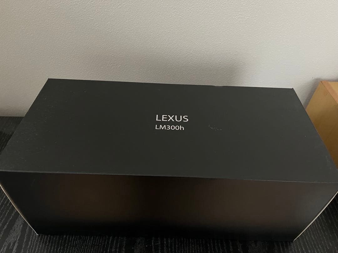 LEXUS LM300h 1/18 ミニカー