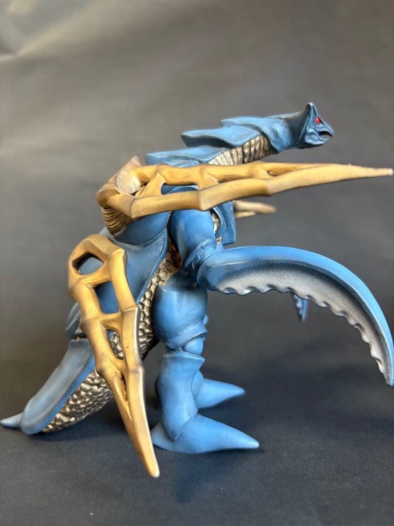 ご依頼品　バジリス　ソフビ　リペイント完成品