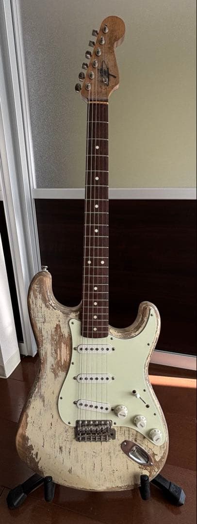 ストラトキャスタータイプ　日本製2Pバスウッドボディ　国産ネック