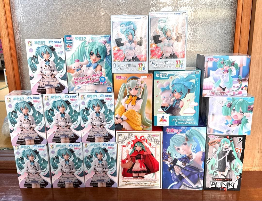 初音ミク シナモロール ホワイトドレス フィギュア　ルミナスタなど17体セット