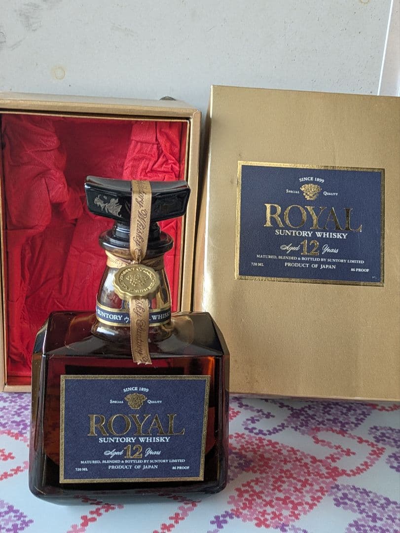 261 未開封箱付き12年熟成のサントリーウイスキー、750mlボトル