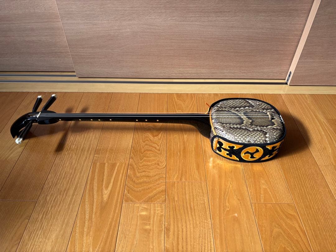 沖縄三線　ヘビ柄 ソフトケース付き