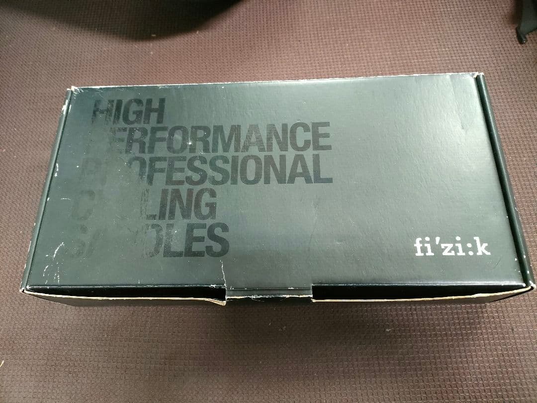 fi'zi:k Antares R3 サドル ブラック/ブルー