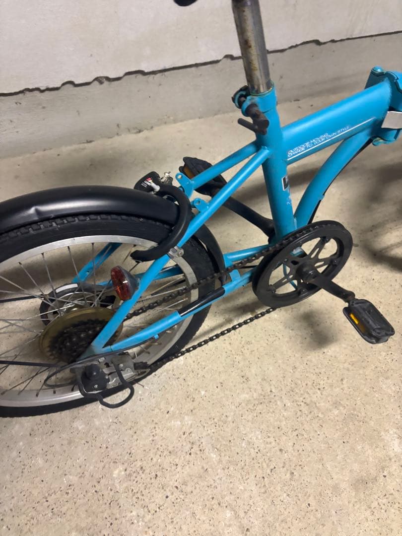 青い折りたたみ自転車 前バスケット付き