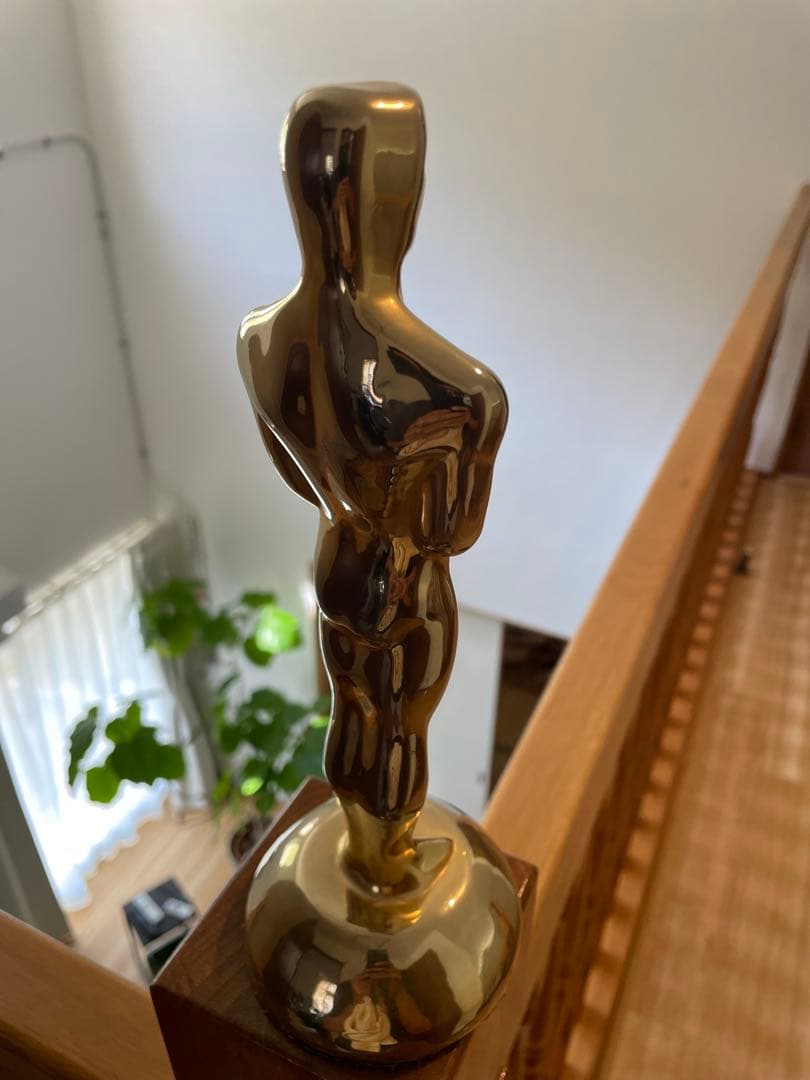 【アカデミー賞】オスカー像 金属製 約25cm【OSCAR】ずっしり重い！