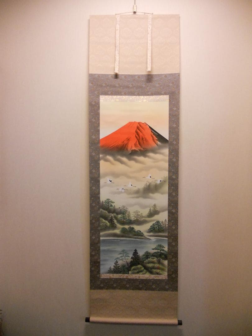 掛け軸 石田雪外 赤富士飛鶴 絹本 希少 軸装 茶道具 掛軸 美品 です。