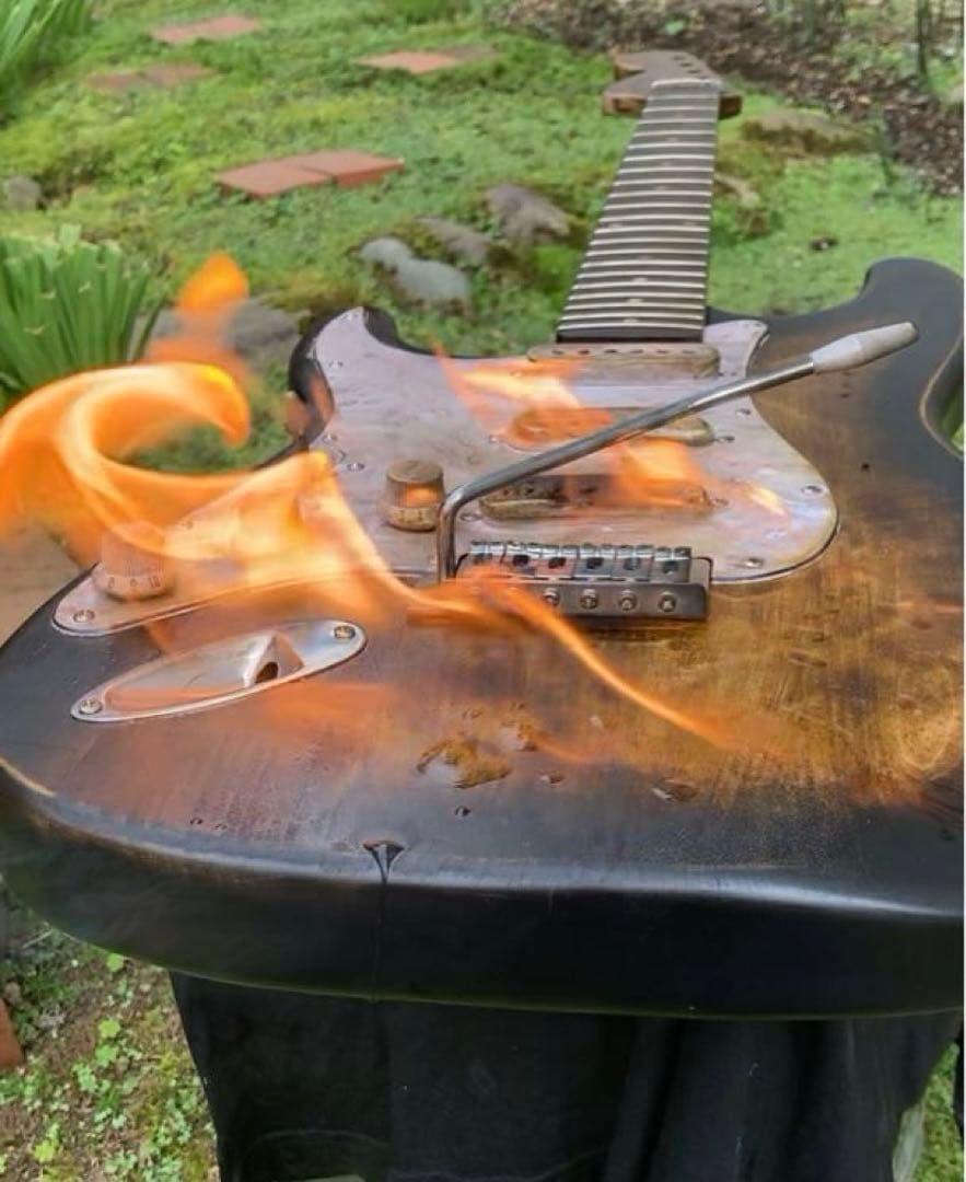 ギター jimi hendrix stratocaster righty relic