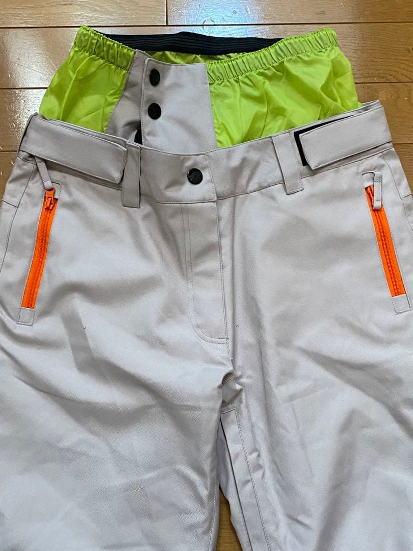 超美品　ACT VERSION スノボ　スノーボード　ウェア　Ｍ