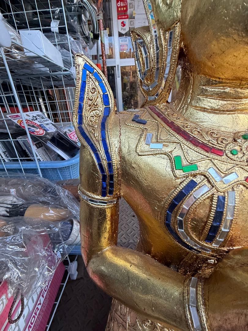 手彫りの金箔タイの天使像：レインツリー木製モザイク象嵌