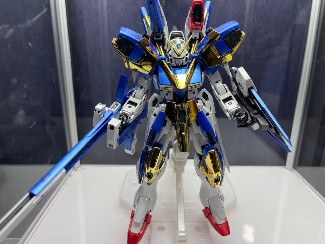 MG V2アサルトバスターガンダム　チタニウムフィニッシュ(組立済)+光の翼