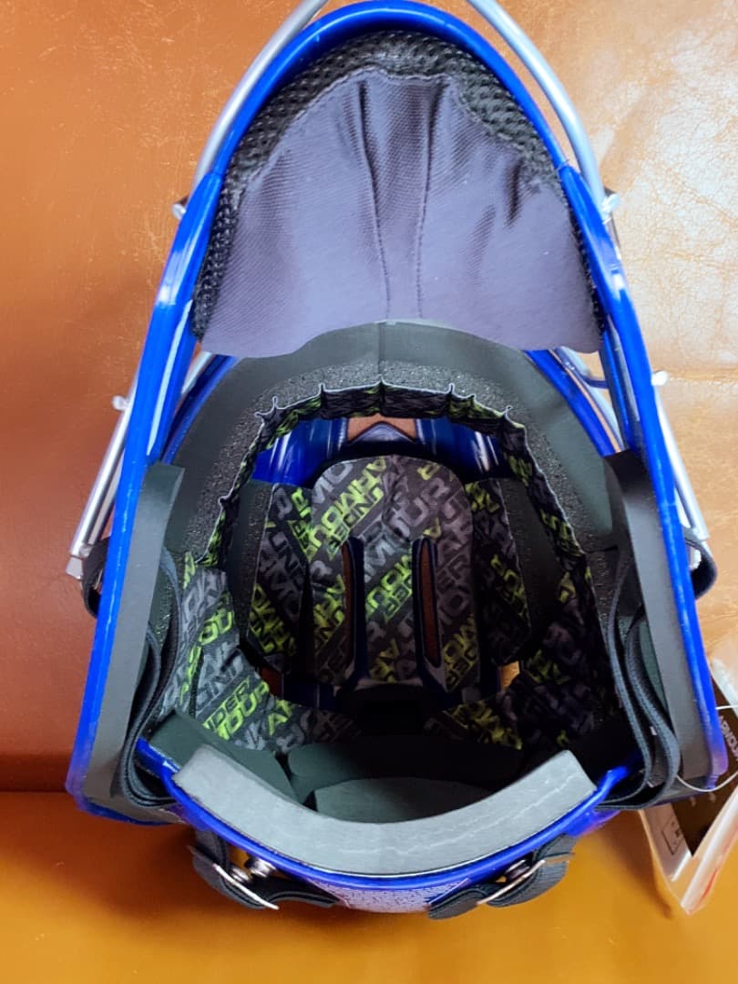 新品2025年★アメリカ国内限定☆アンダーアーマー☆キャッチャーヘルメット☆青