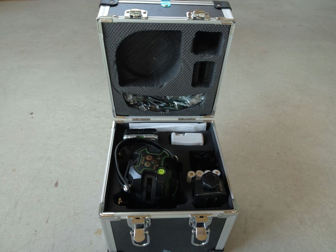 RYOBI　レーザー墨出し器