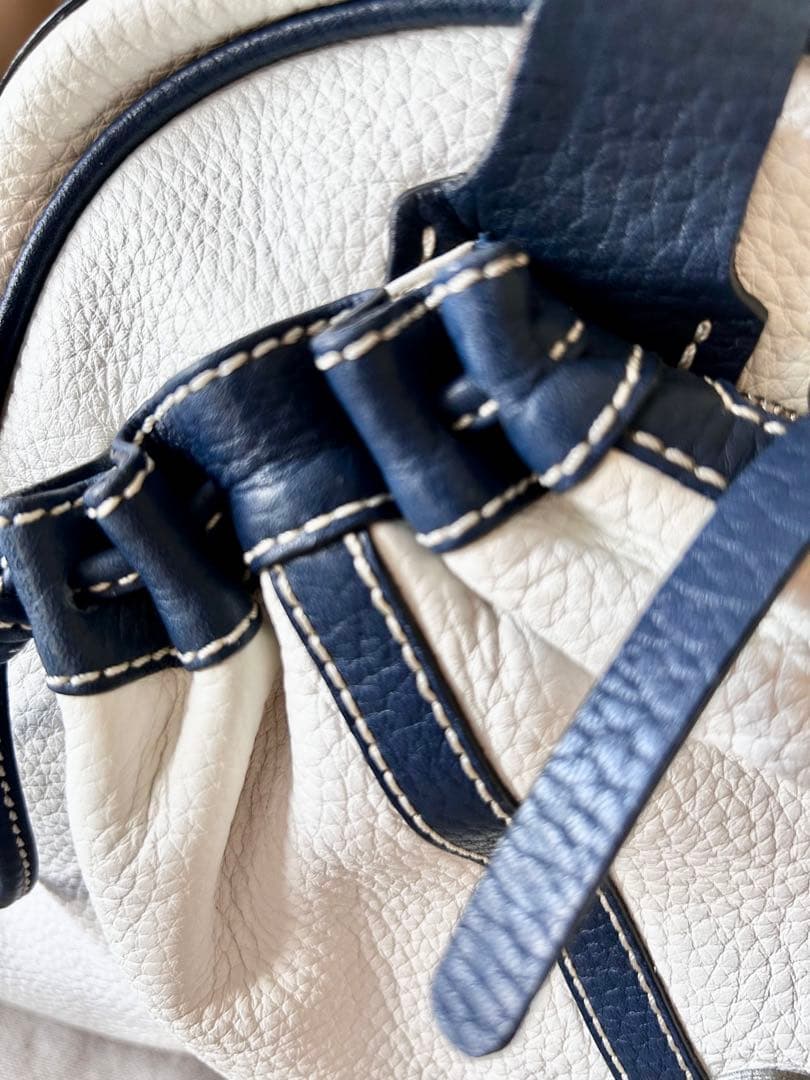 【HOGAN ホーガン】ホワイトレザーバッグ　イタリア発の高級ブランド