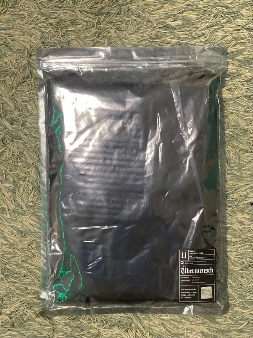 公式G-DRAGON Übermensch半袖Tシャツ黒 Lサイズ　新品