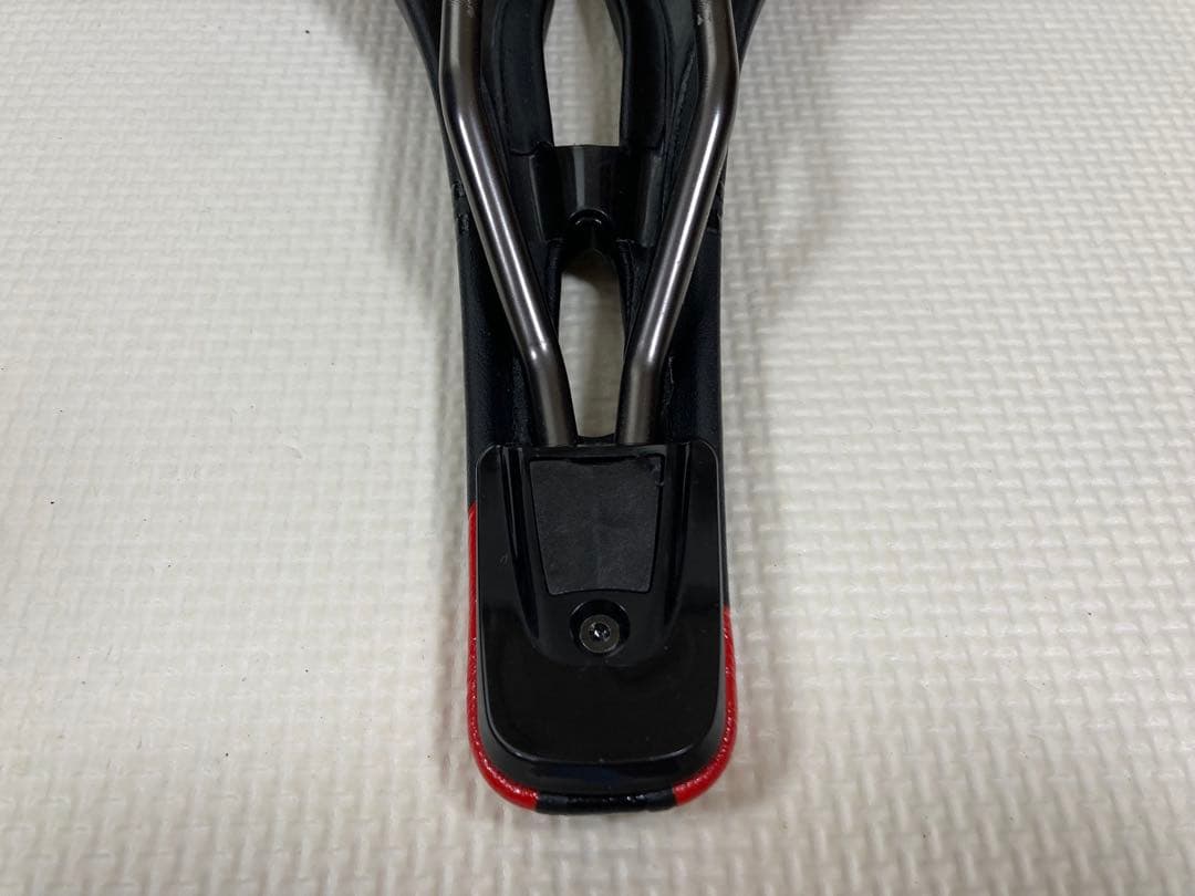 サンマルコ マントラ レーシングWIDE Fレッド サドル