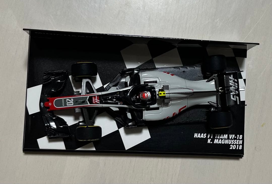 ミニチャンプス HAAS F1 TEAM 2018 K. MAGNUSSEN